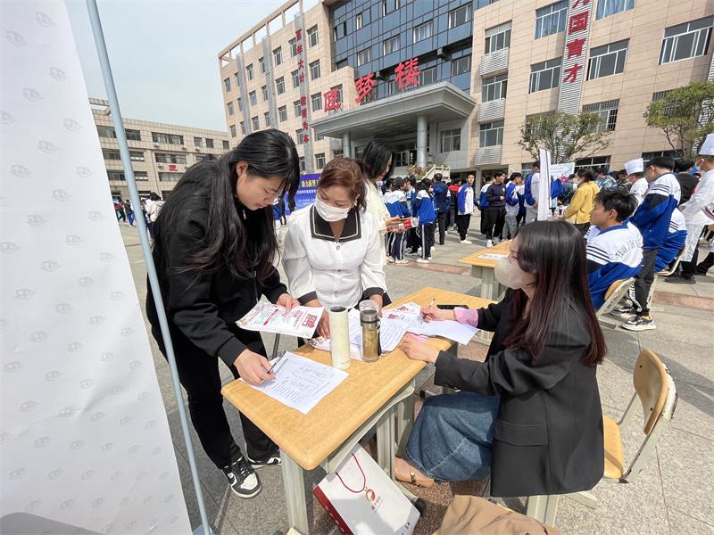 泰安新工厂招工盛况，机遇与挑战并存